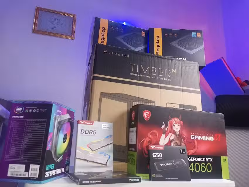 36 Computer and laptop