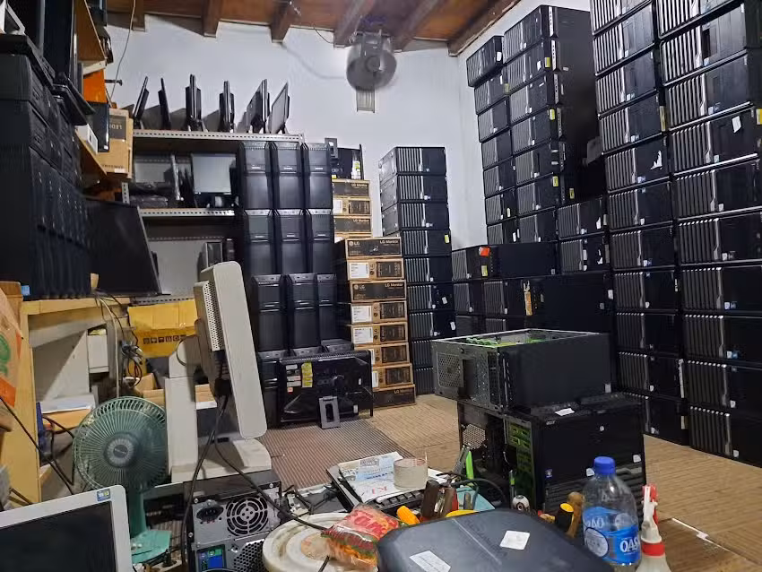 Beli laptop/komputer bekas kantor