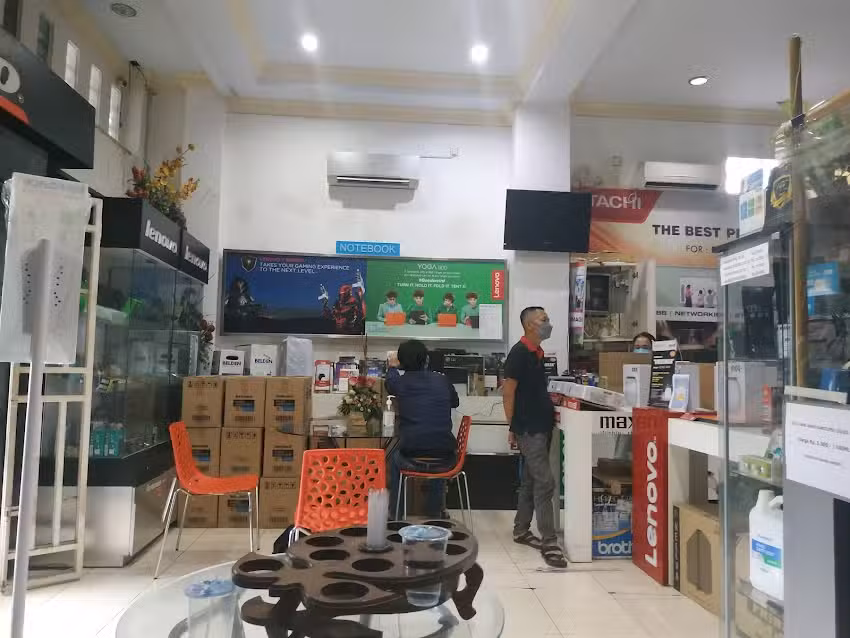 Esa Com (Esa Genangku)