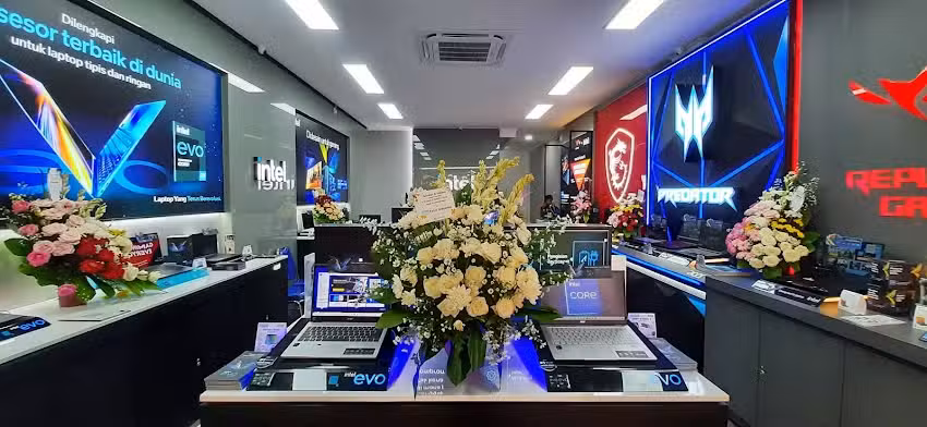 INTEL POWERED STORE CIREBON by UTAMA COMPUTINDO
