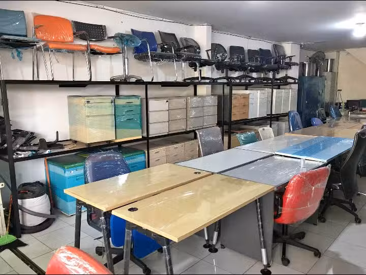 Jual beli barang bekas ex kantor kursi, komputer, ac, besi tua, furnitur, partisi, alumunium, tembaga, genset, kabel