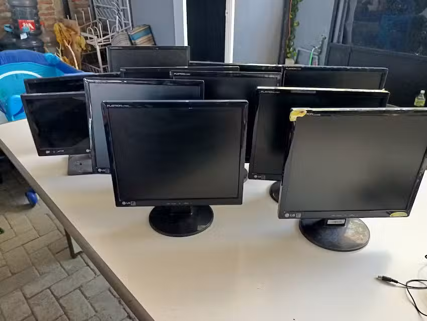 Kebun Rosok Komputer Danny