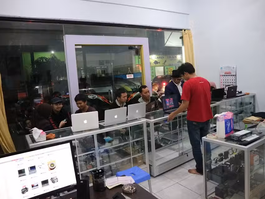 Laroslaptop &ndash; Jual Beli Laptop Bekas dan Macbook, Service Laptop dan Mac di Malang