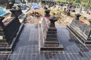 Makam Sasonoloyo Sonomulyo