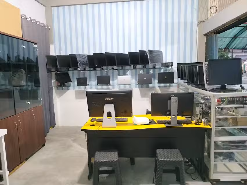 Nadhira Computer