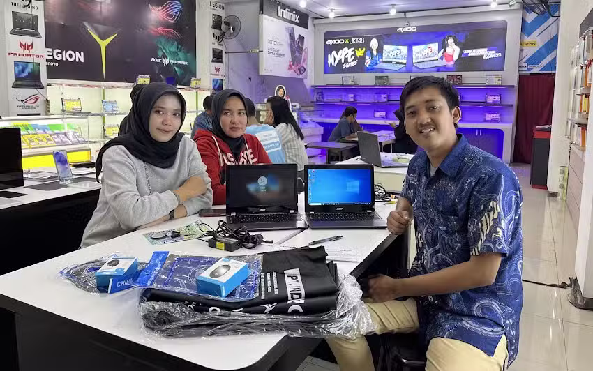 PUSAT PENJUALAN LAPTOP, NOTEBOOK DAN HP TERMURAH