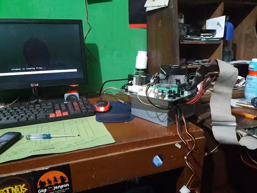 Red’s Computer Nanggulan