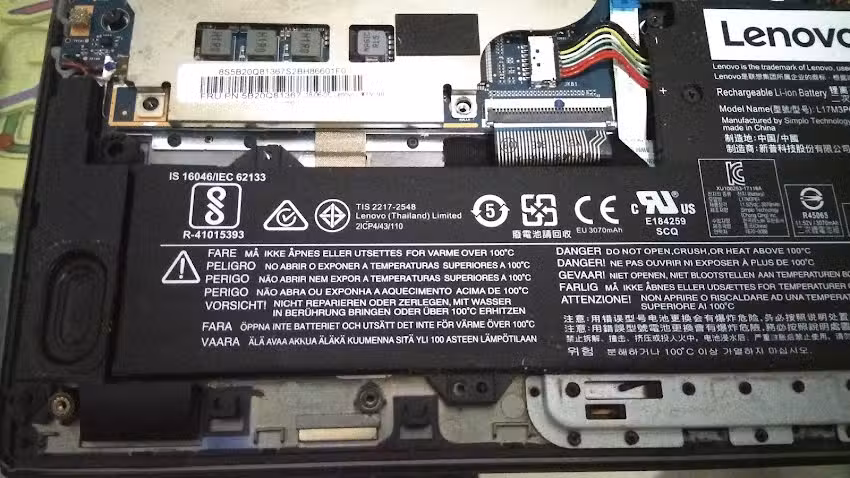 Service Laptop Komputer