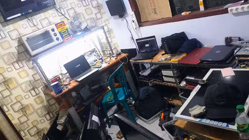Service TV LED LCD & Laptop Kediri (Teknisikediri.com)