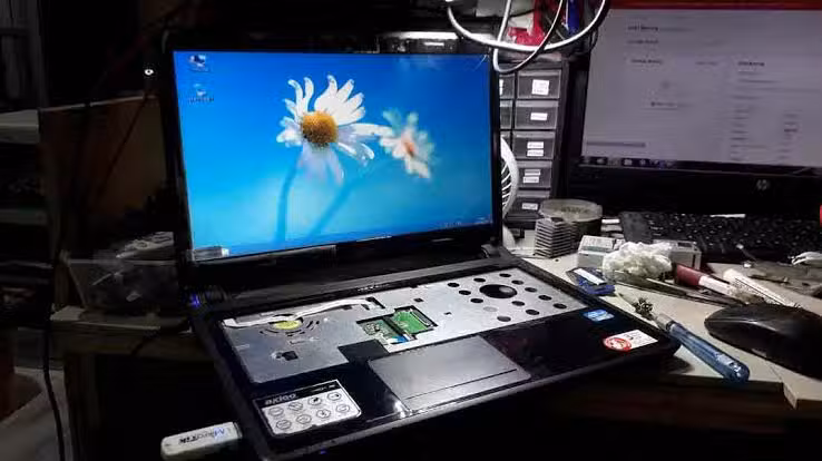 SERVIS LAPTOP SEYEGAN