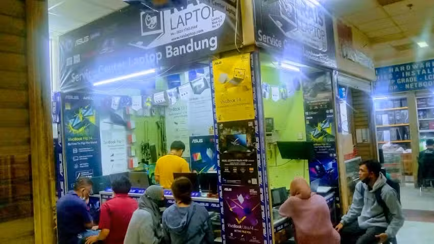 Tempat Service Laptop Dikerjakan Langsung Depan Customer (Rais Laptop)