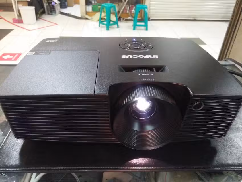 Terima jual projector bekas